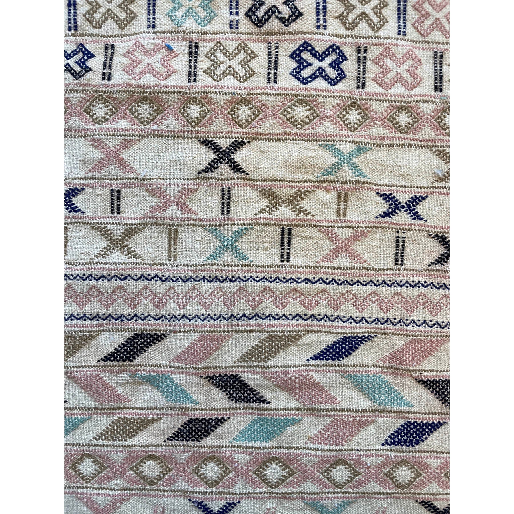 Boho chic geometric Moroccan berber kilim - Kantara | Moroccan Rugs