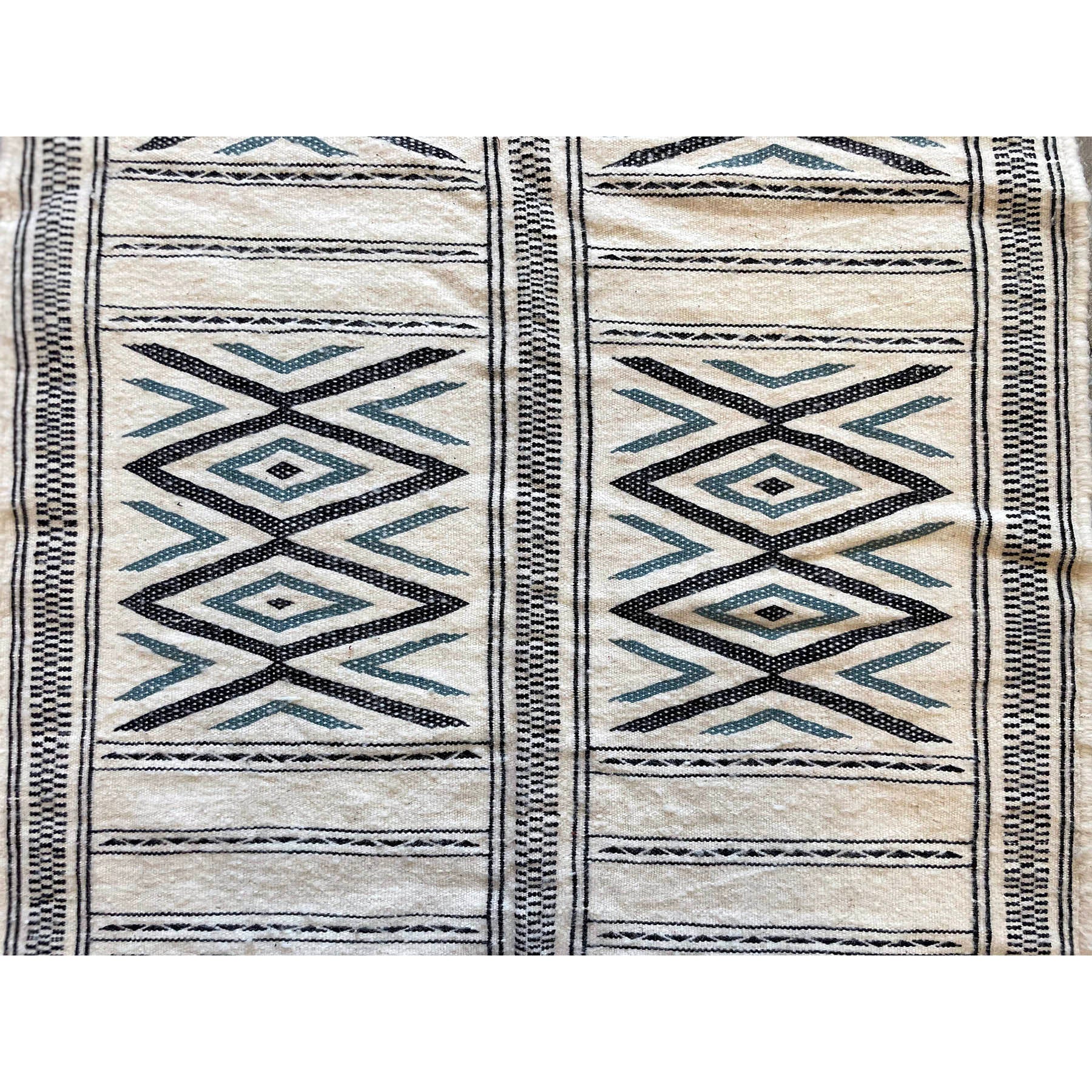 Contemporary flatwoven white Moroccan berber kilim rug - Kantara | Moroccan Rugs