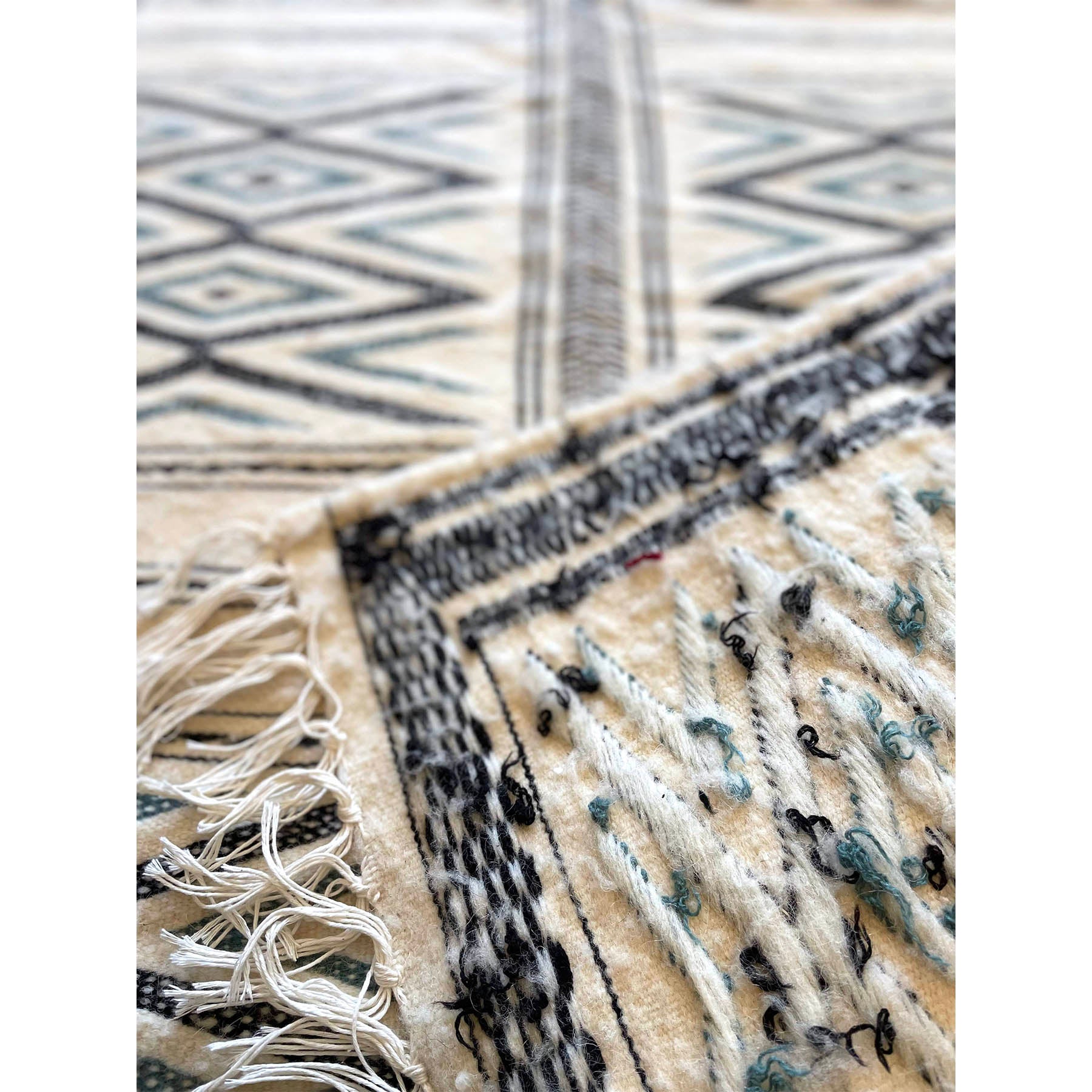 Zemmour style white Moroccan entryway rug - Kantara | Moroccan Rugs