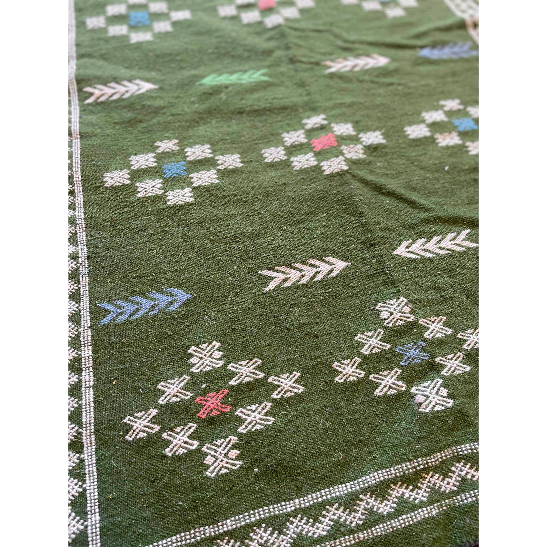 Green Moroccan flatweave kilim with colorful motifs - Kantara | Moroccan Rugs