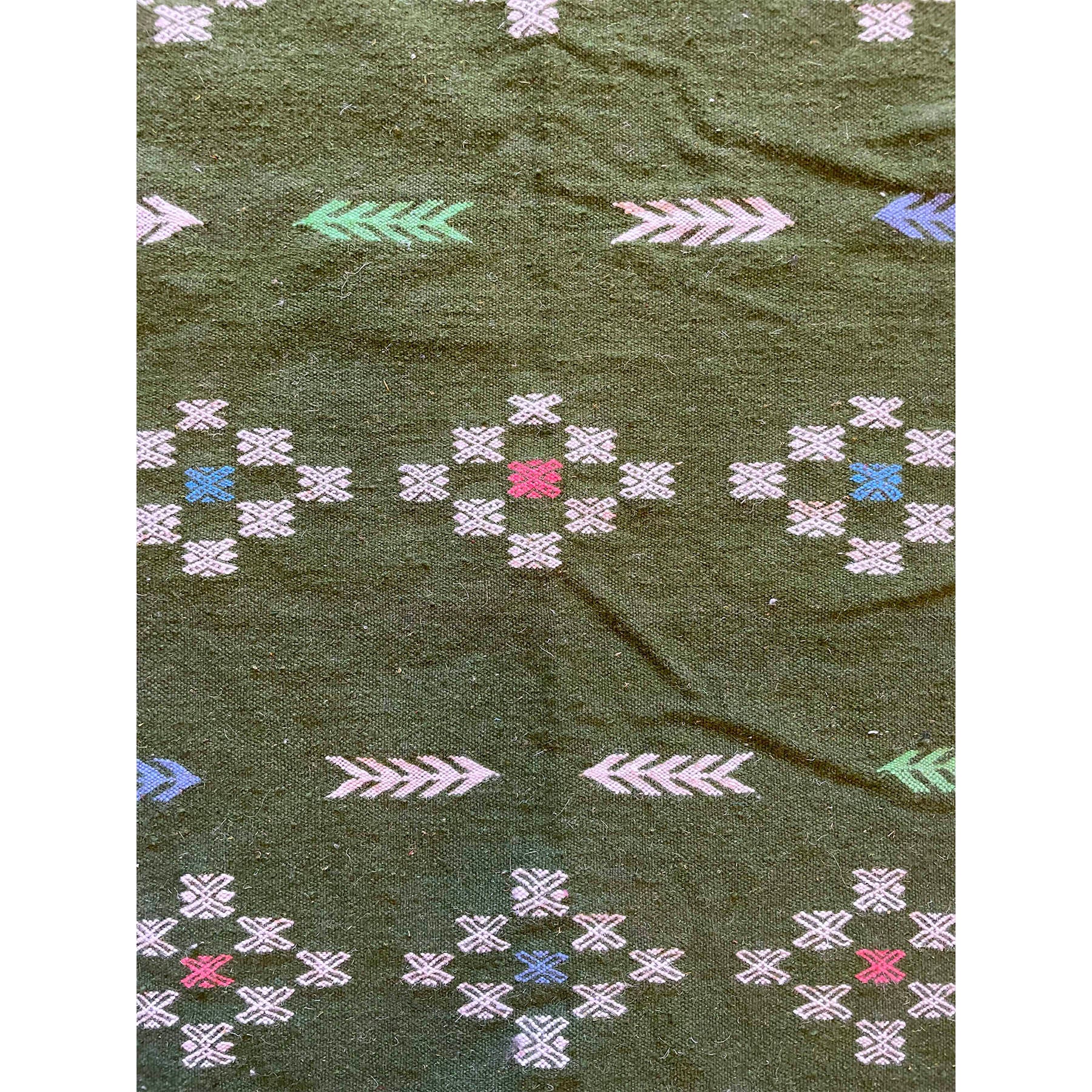 Geometric Moroccan kilim throw rug in army green - Kantara | Moroccan Rugs