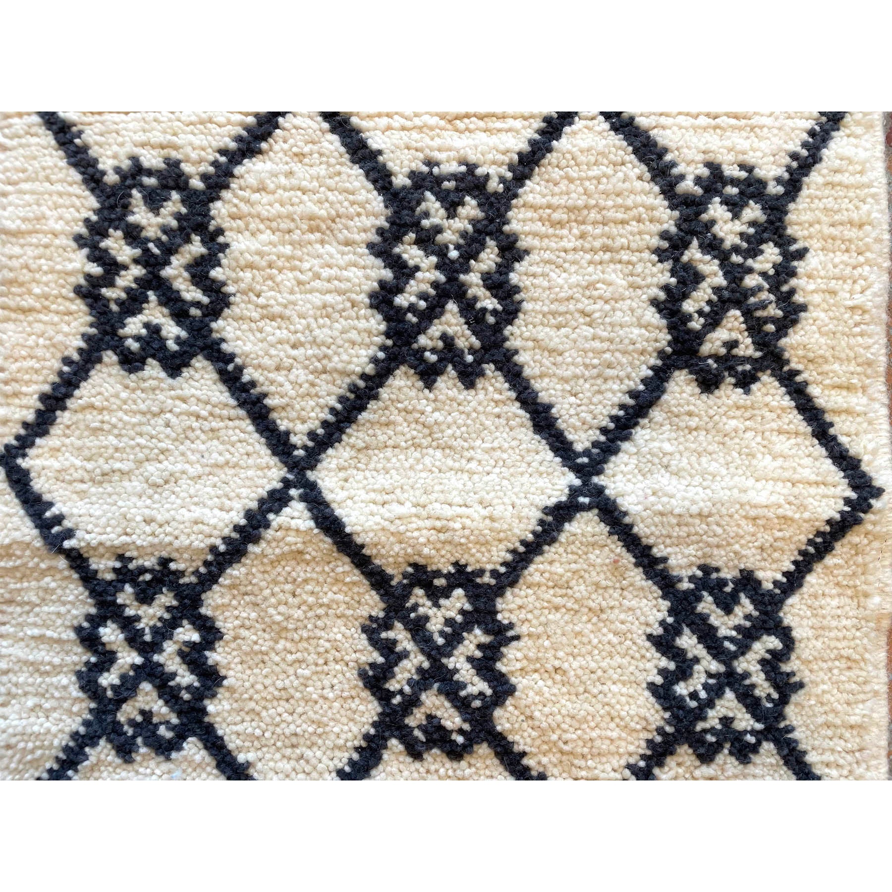 Classic white and black Moroccan trellis rug with geometric details - Kantara | Moroccan Rugs