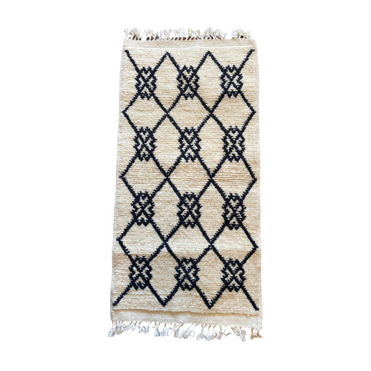 Contemporary white and black Moroccan throw rug - Kantara | Moroccan Rugs