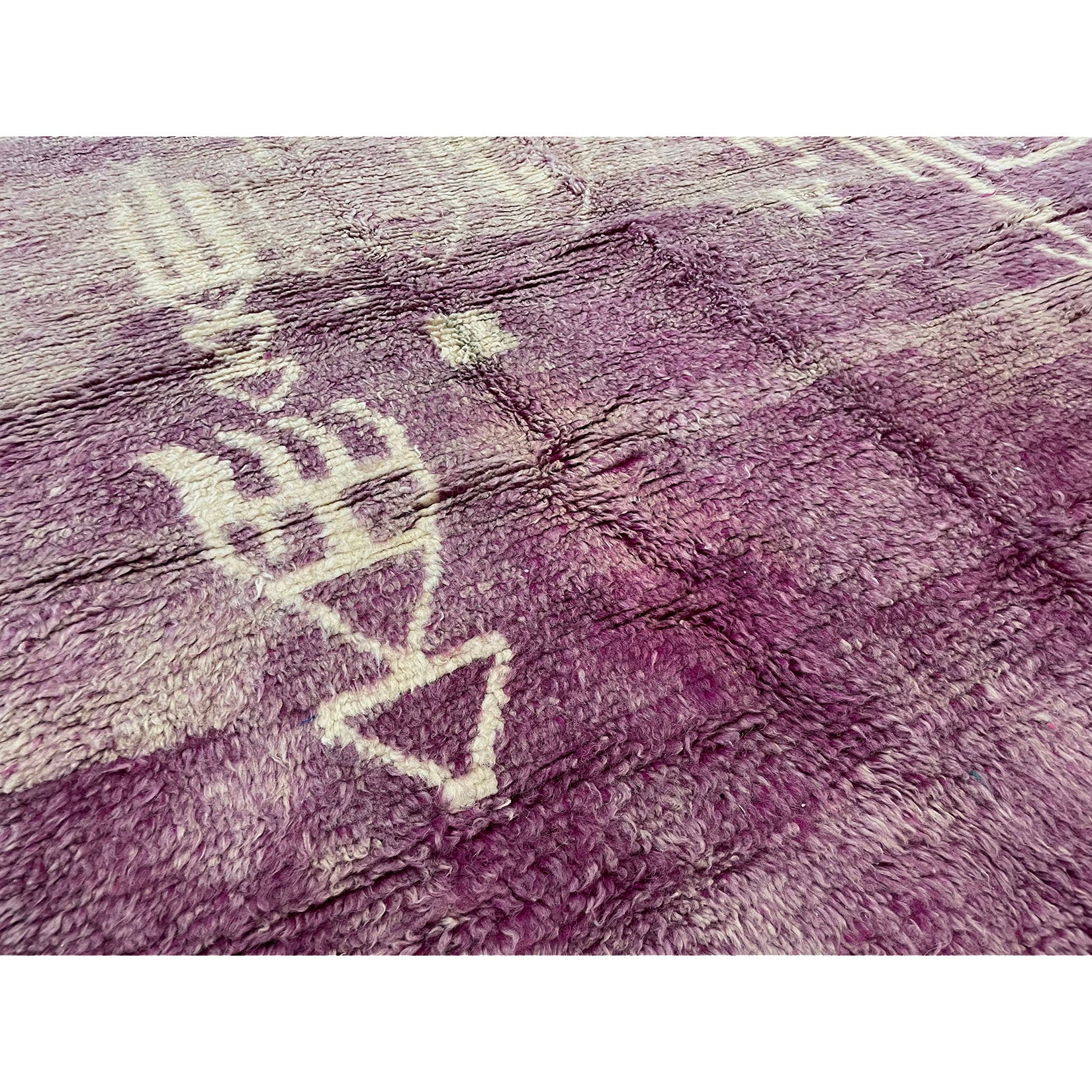 Boujaad style Moroccan entryway rug in purple - Kantara | Moroccan Rugs